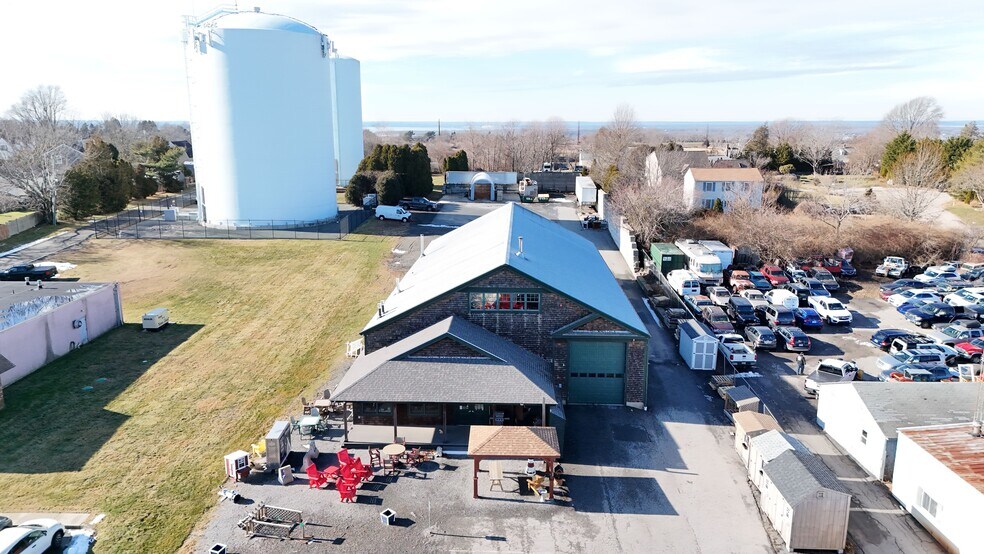 More Photos Of 1960 E Main Rd, Portsmouth Freestanding For Sale