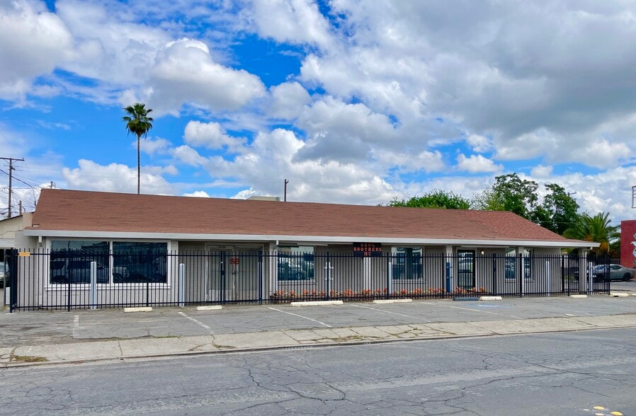 Primary Photo Of 1799 E 21st St, Merced Flex For Sale