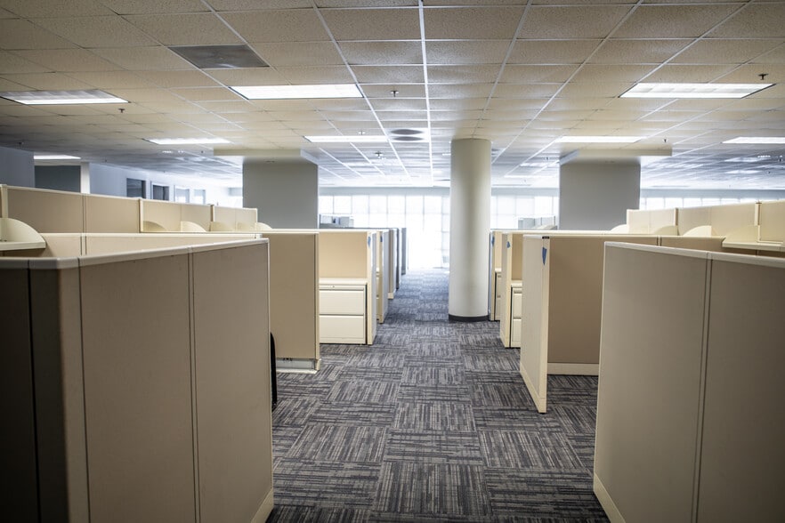 More Photos Of 3587 Parkway Ln, Peachtree Corners Light Distribution For Lease