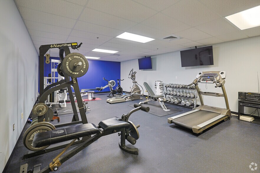 More Photos Of 580 Main St, Bolton Office For Sale