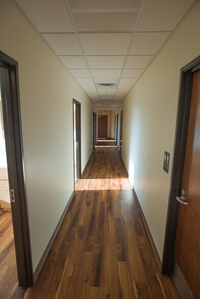 More Photos Of 1701 W Royal Ln, Irving Medical For Lease