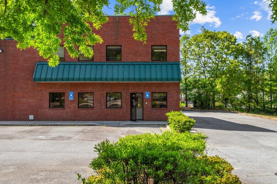 More Photos Of 393 Swanson Dr, Lawrenceville Light Manufacturing For Sale
