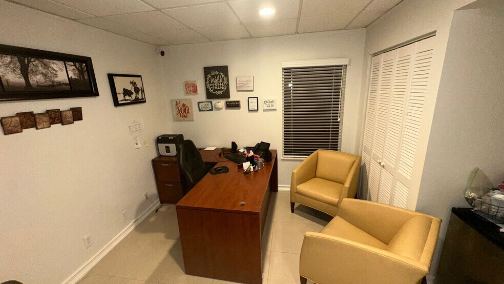 More Photos Of 7800 W Oakland Park Blvd, Sunrise Medical For Sale