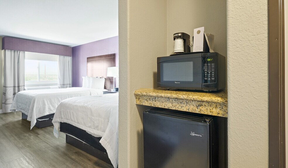 More Photos Of 9041 Brighton Rd, Henderson Hotel For Sale