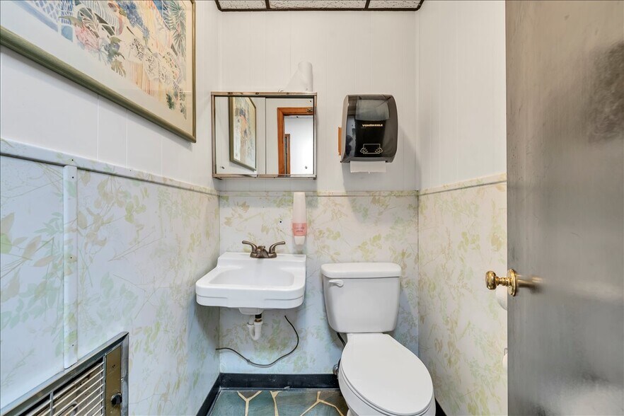 More Photos Of 356-358 Campbell Ave NW, Roanoke Office For Sale