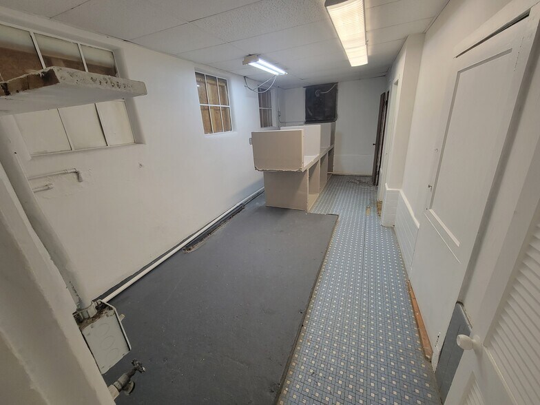 More Photos Of 2893 Edison Ave, Jacksonville Storefront Retail Office For Lease