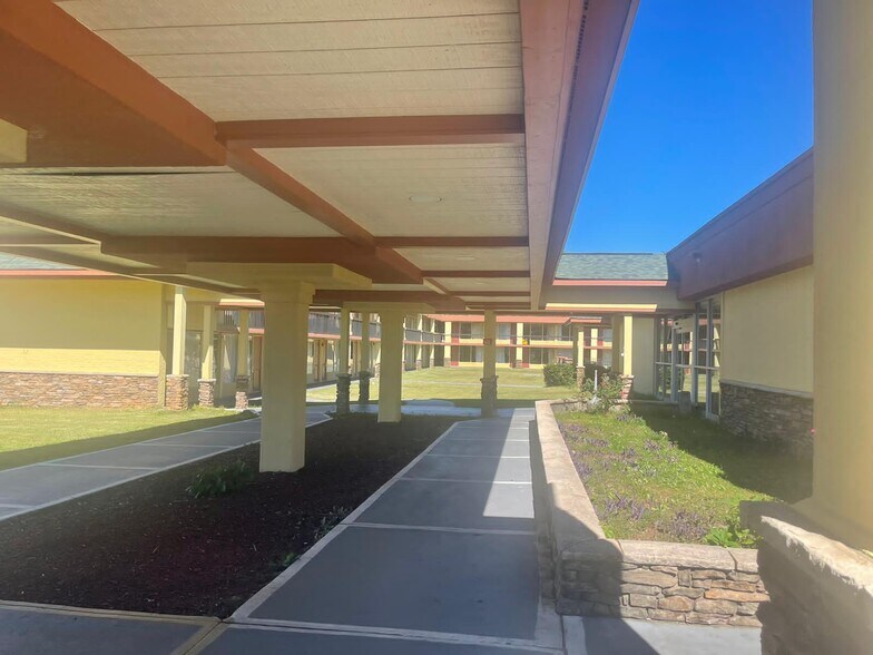 More Photos Of 1700 US-280, Phenix City Hotel For Sale