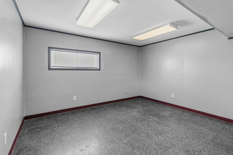 More Photos Of 6719 E Highway 332, Freeport Industrial For Sale