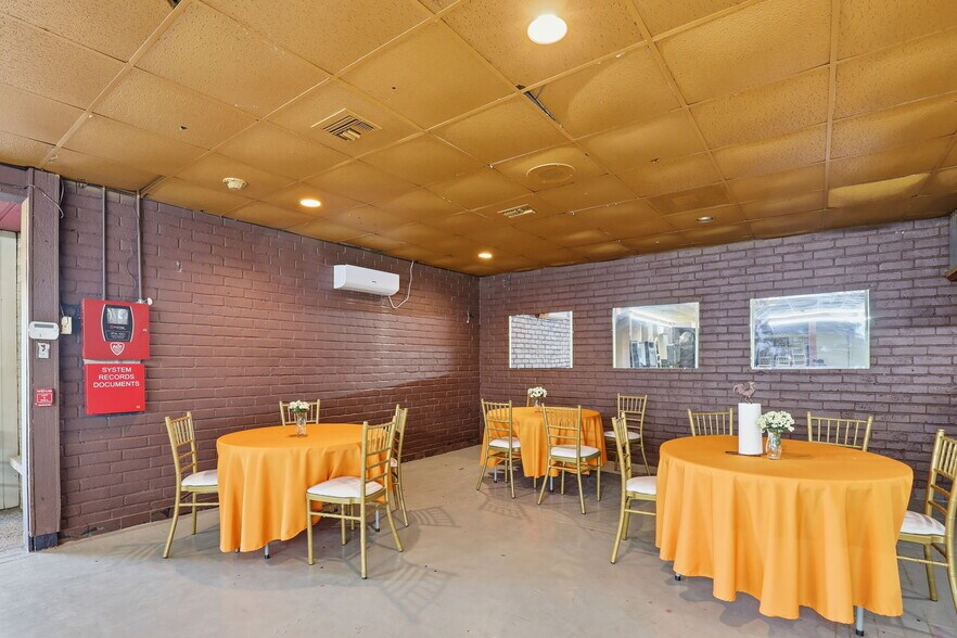 More Photos Of 17422 Beaumont Hwy, Houston Restaurant For Sale