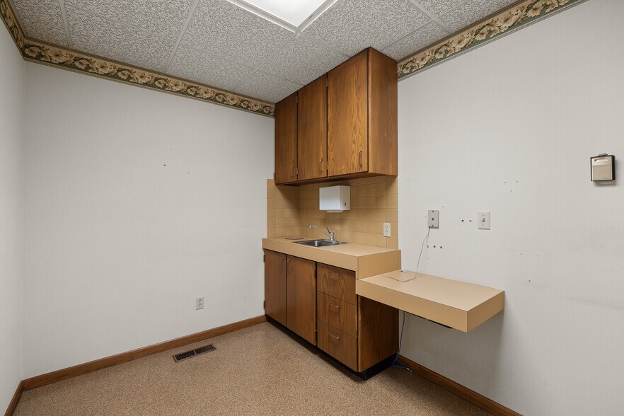 More Photos Of 370 Cline Ave, Mansfield Office Residential For Sale