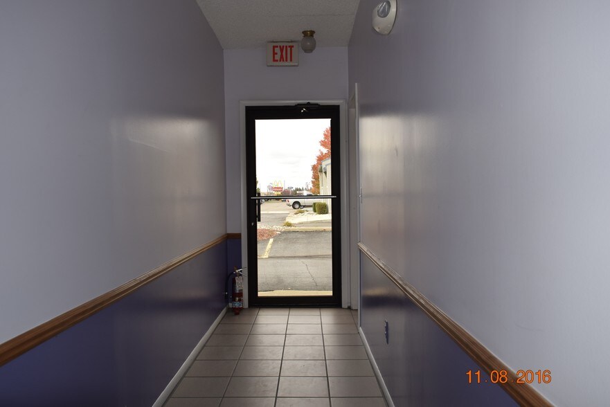 More Photos Of 5770 Highland Rd, Waterford Medical For Lease