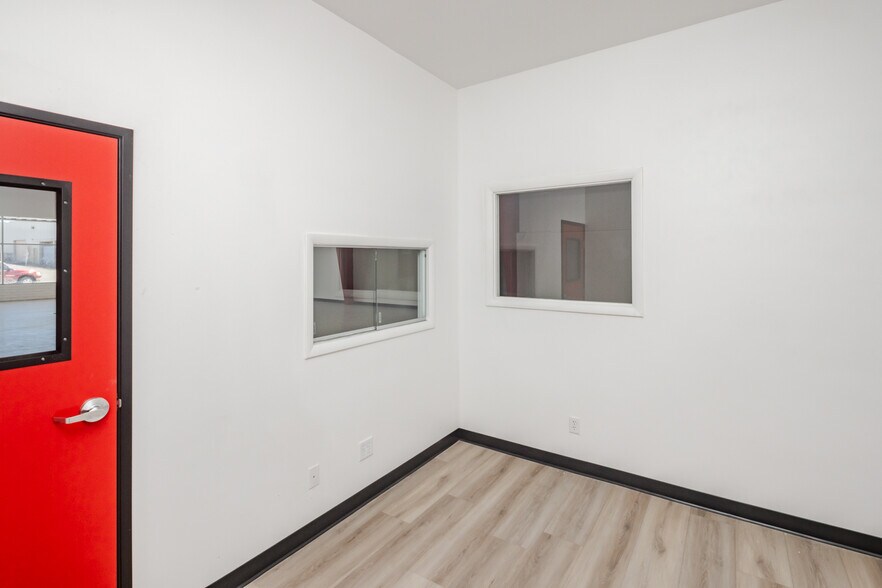 More Photos Of 1851 Commander Dr, Lake Havasu City Freestanding For Lease