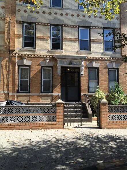 More Photos Of 4605 30th Ave, Astoria Apartments For Lease