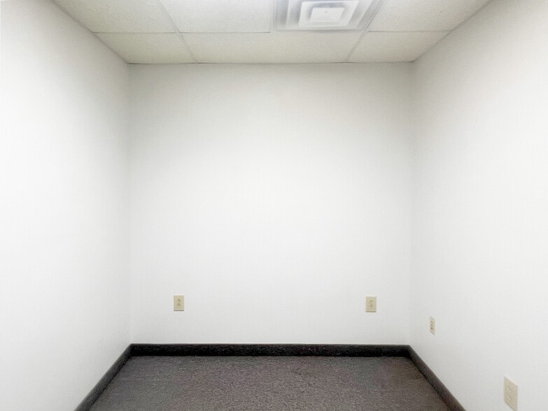 More Photos Of 7171 W Ridge Rd, Fairview Warehouse For Lease