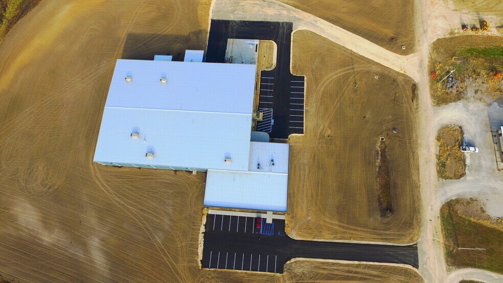 More Photos Of 3650 W Industrial Dr, Louisiana Manufacturing For Sale