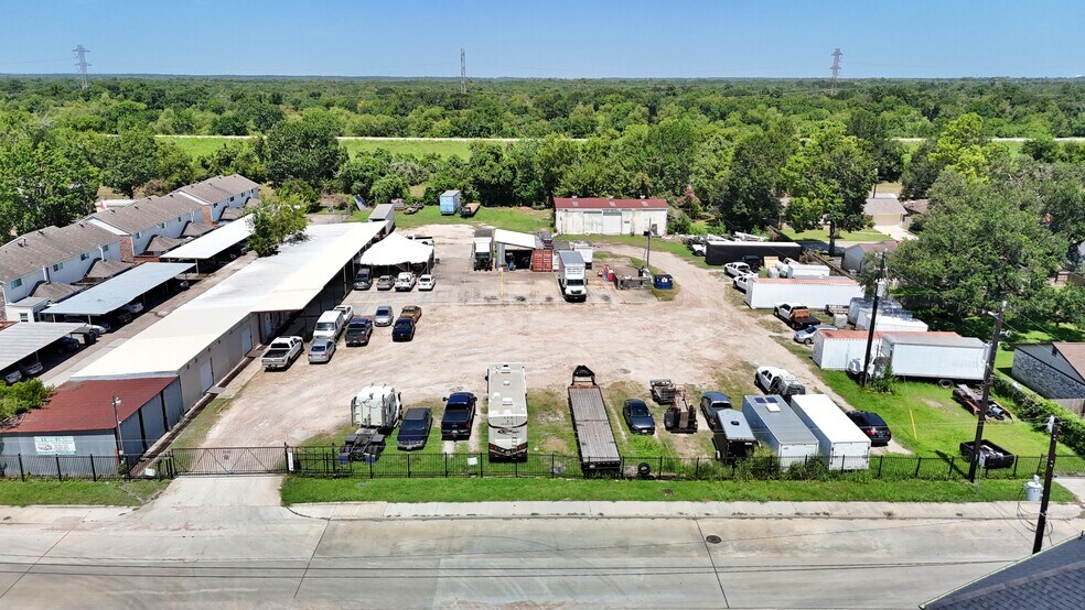 More Photos Of 1915 Sherwood Forest St, Houston Warehouse For Sale