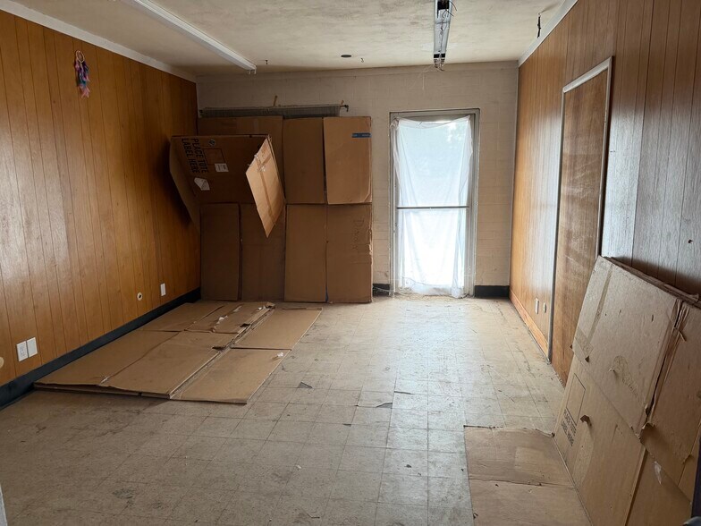 More Photos Of 217 Percy Ave, Yuba City Storefront For Sale