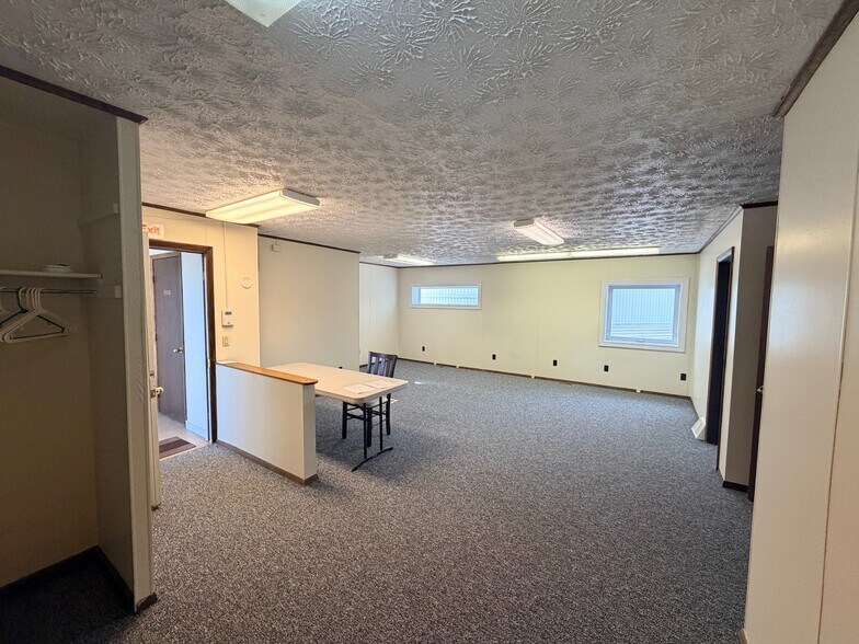 More Photos Of 1755 Sherwin Ct, Waterford Office Residential For Lease