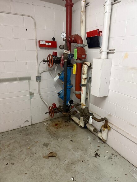 More Photos Of 1002 W University Ave, Gainesville Specialty For Sale