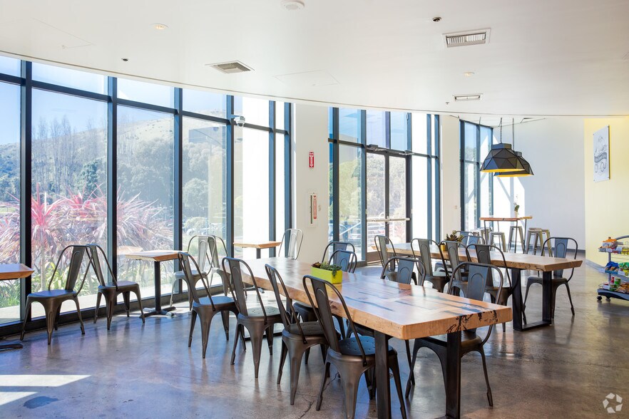 More Photos Of 8000 Marina Blvd, Brisbane Office For Lease