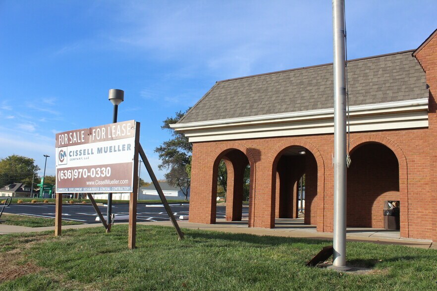 More Photos Of 311 S Main St, O'Fallon Office For Sale