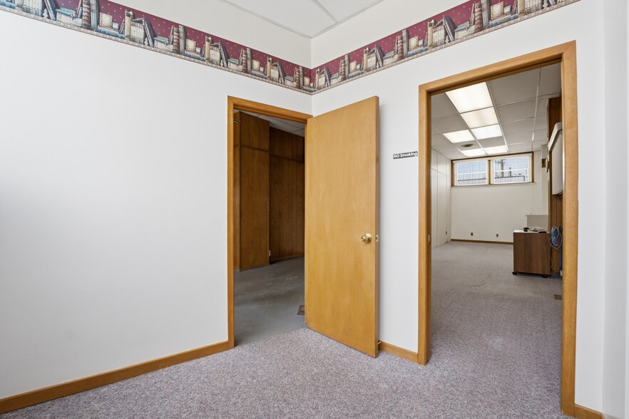 More Photos Of 29 Jarvis St, Fort Erie Office For Sale
