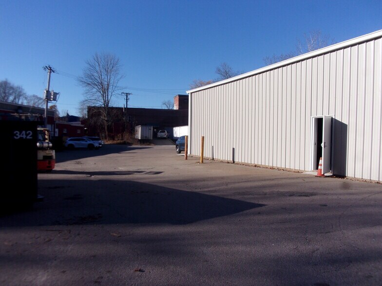 More Photos Of 60 New River Rd, Manville Light Manufacturing For Lease