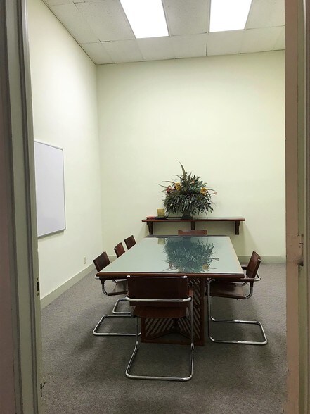 More Photos Of 301-305 W Woodard St, Denison Office For Lease