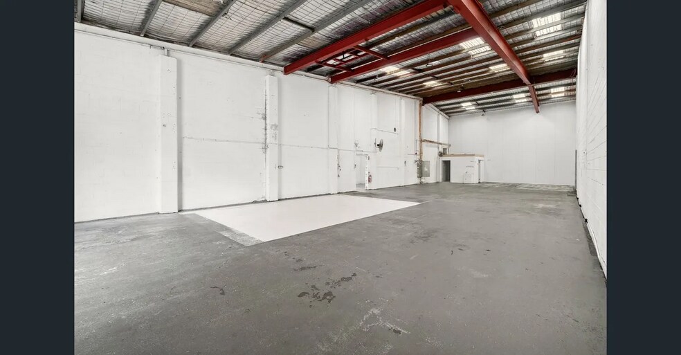 More Photos Of 106 Old Pittwater Rd, Brookvale Warehouse For Lease