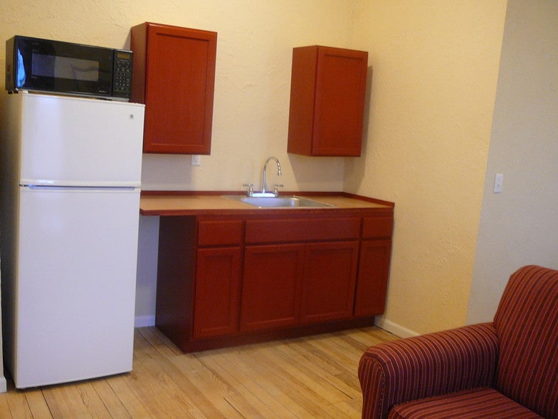 More Photos Of 128 S Main St, Holly Hotel For Sale