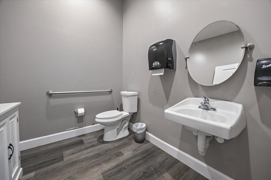 More Photos Of 9521 Shellie Rd, Jacksonville Medical For Lease