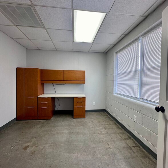 More Photos Of 710 Dawn St, Richmond Warehouse For Lease
