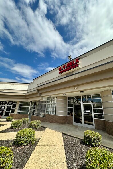 More Photos Of 204 W Woodlawn Rd, Charlotte Unknown For Lease