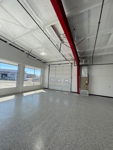 More Photos Of 1851 Commander Dr, Lake Havasu City Freestanding For Lease