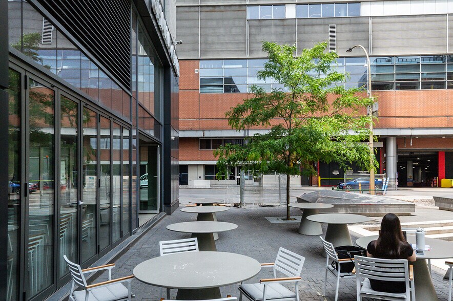 More Photos Of 1268 Rue Saint-Antoine O, Montréal Apartments For Sale