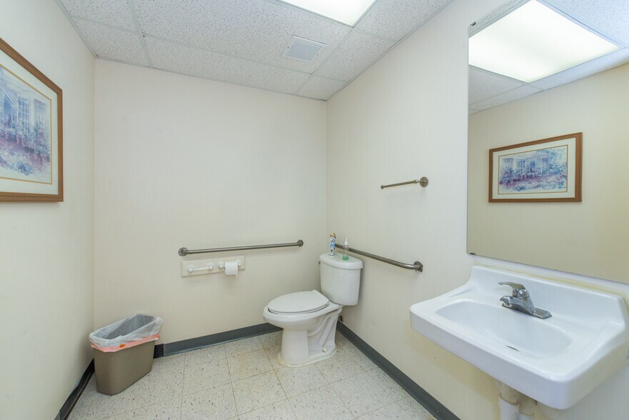 More Photos Of 125 Newton Sparta Rd, Newton Office For Lease