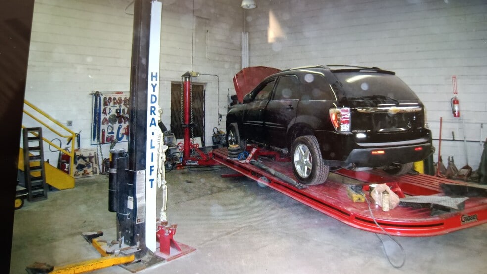 More Photos Of 11445 Van Dyke Ave, Detroit Auto Repair For Sale