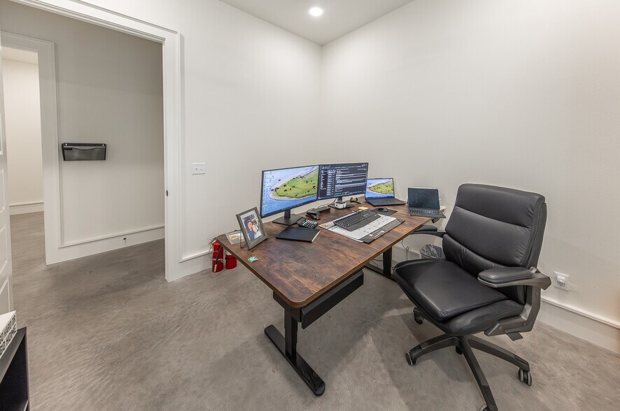 More Photos Of 9006 County Road 6820, Lubbock Warehouse For Lease