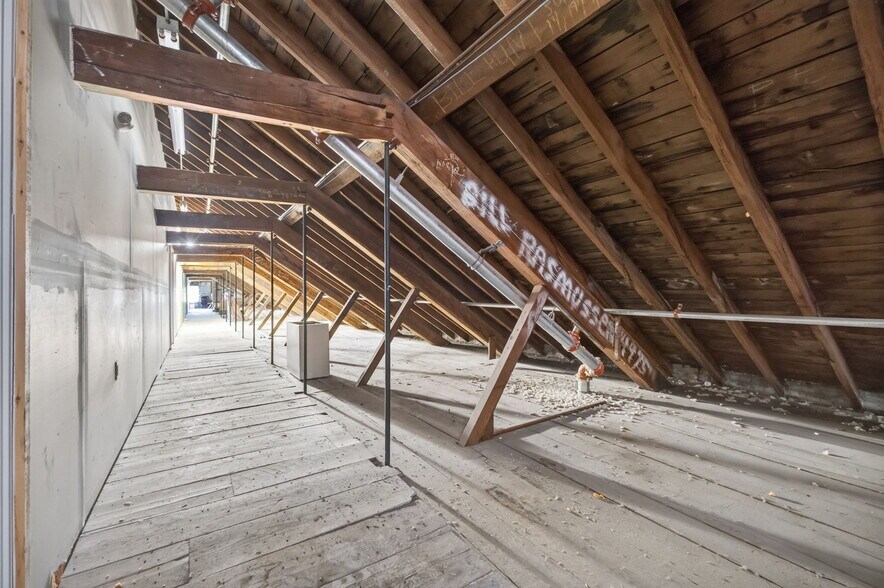 More Photos Of 420 Park St, Housatonic Flex For Sale