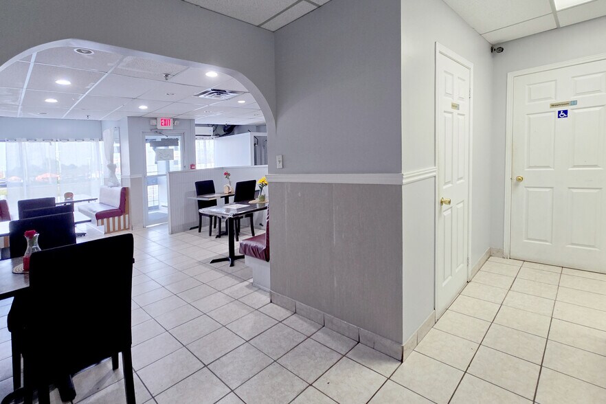 More Photos Of 2019 Bank St, Ottawa Apartments For Sale