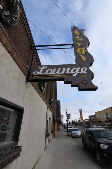 More Photos Of 239 Main St, Shelby Bar For Sale