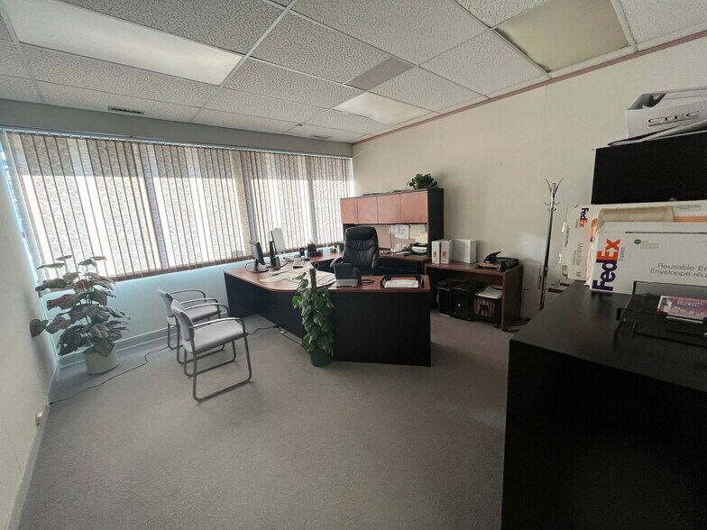 More Photos Of 9320 49th St NW, Edmonton Office For Sale