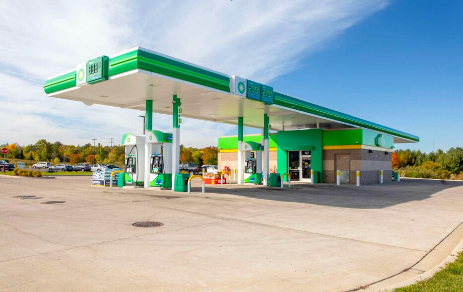 Primary Photo Of 940 Evergreen Sq SW, Pine City Service Station For Sale