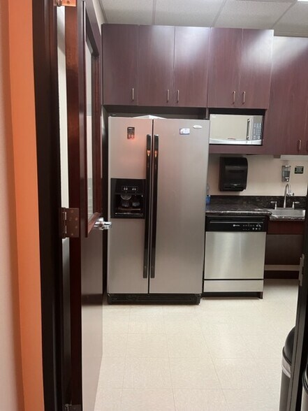 More Photos Of 1437 Highway 6, Sugar Land Medical For Lease