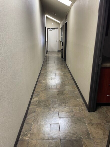 More Photos Of 16302 San Pedro Ave, San Antonio Veterinarian Kennel For Lease