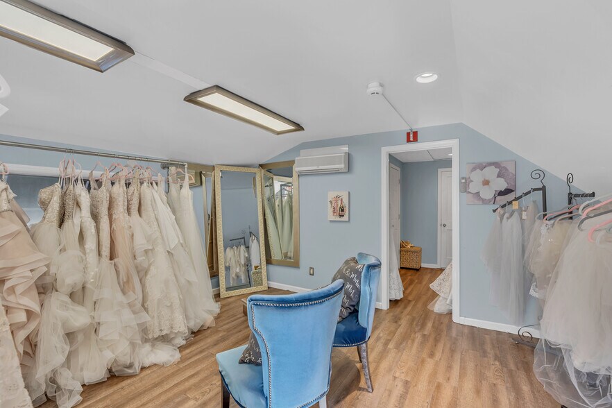 More Photos Of 141 Chambers Bridge Rd, Brick Storefront Retail Office For Sale