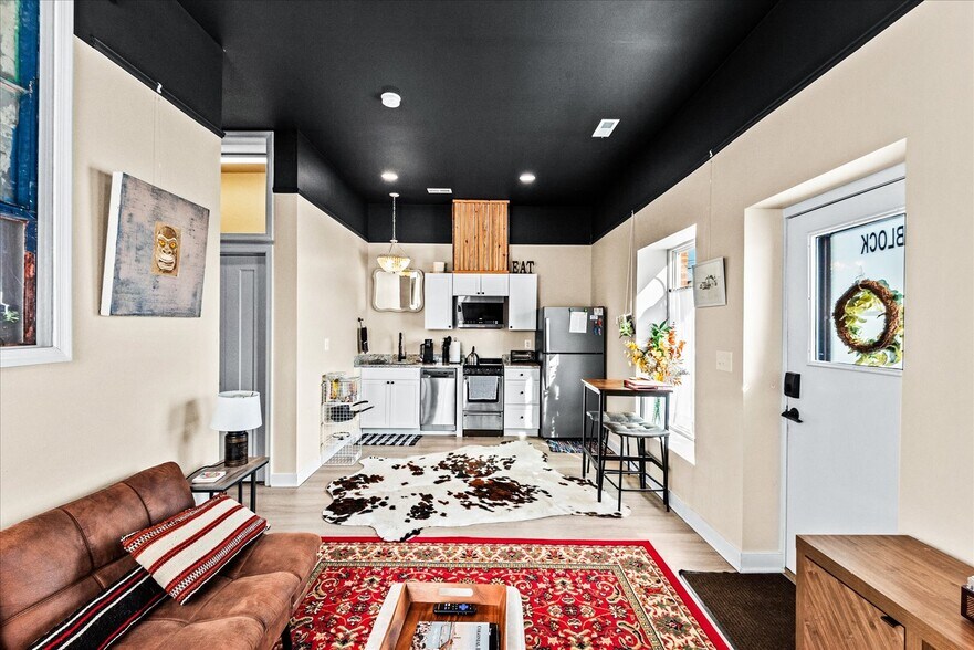 More Photos Of 10 Irving Ave N, Colonial Beach Apartments For Sale