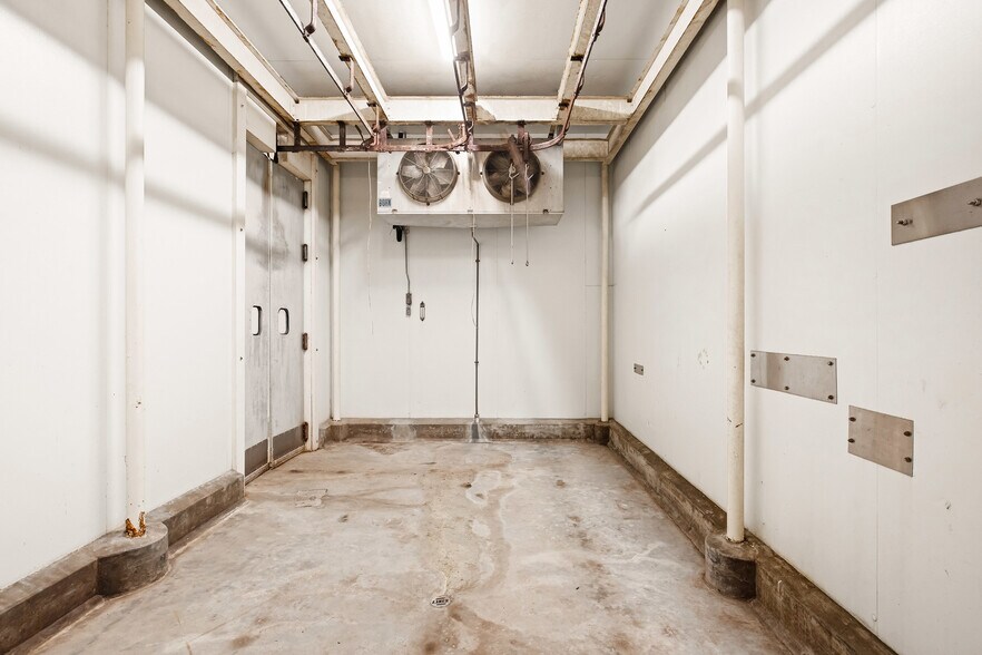 More Photos Of 1908 Water Level Rd, Somerset Specialty For Sale