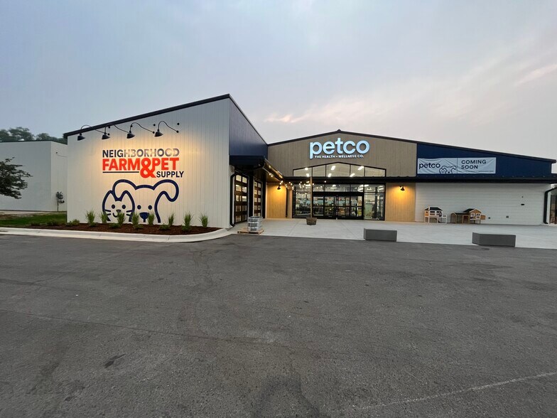 Primary Photo Of 2450 W Cumberland St, Dunn Freestanding For Sale