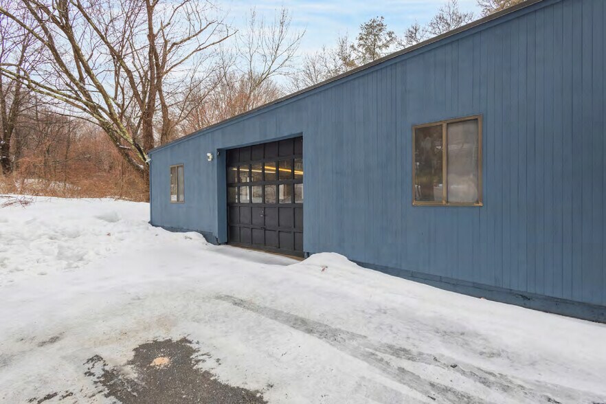 More Photos Of 5 Pond Rd, Harvard Flex For Sale